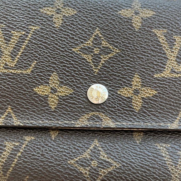 Authentic LOUIS VUITTON Sarah wallet in Monogram canvas - Picture 6 of 16